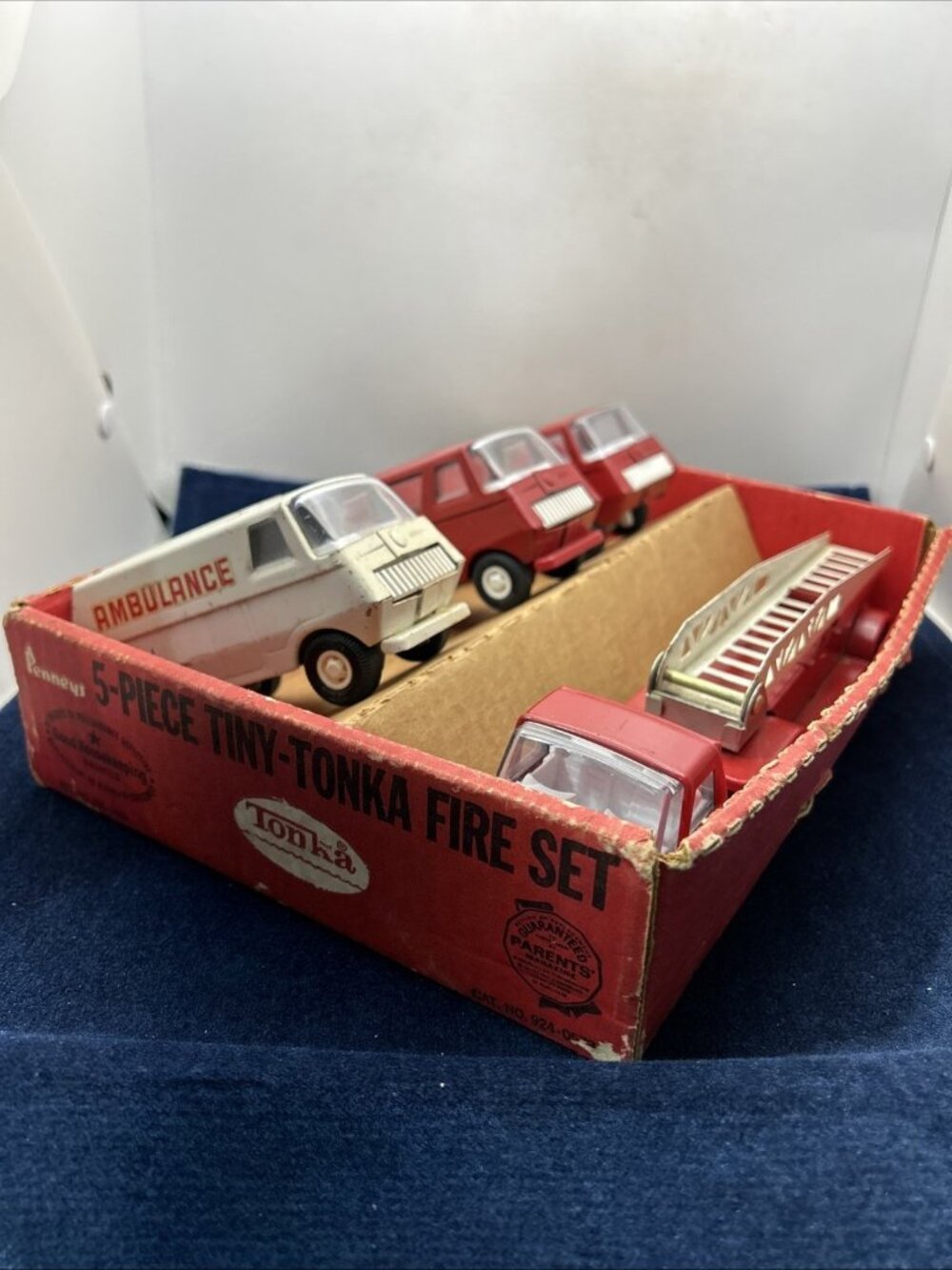 4 Vintage Tonka Fire Trucks : Chief-Ambulance-Pickup-Hook & Ladder With Box